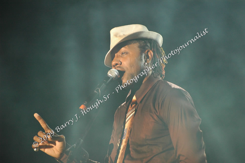 Da'ville @ Reggae Sumfest 2009 - International Night 2 - Reggae Sumfest 2009,Catherine Hall, Montego Bay, St. James, Jamaica W.I. - Saturday, July 25, 2009 - Reggae Sumfest 2009, July 19 - 25, 2009 - Photographs by Net2Market.com - Barry J. Hough Sr. Photojournalist/Photograper - Photographs taken with a Nikon D70, D100, or D300 - Negril Travel Guide, Negril Jamaica WI - http://www.negriltravelguide.com - info@negriltravelguide.com...!